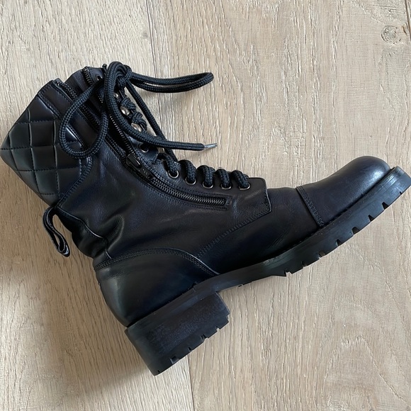 CHANEL Black Quilted Combat Boots. Size 36. - Picture 7 of 12